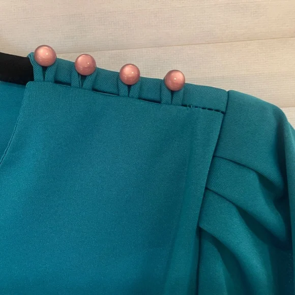 Elegant Teal Dress with Cream Trim - Picture 4 of 6